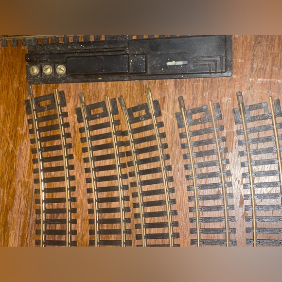 Vintage Lionel train tracks ; total of 5 curved tracks pieces - Picture 2 of 8